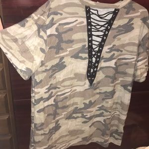 Lace-Up camouflage tee